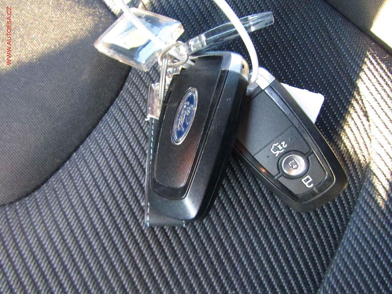 Ford Mondeo (2018) 2.0 TDCi, Automat, navi - fotka 21 z 21