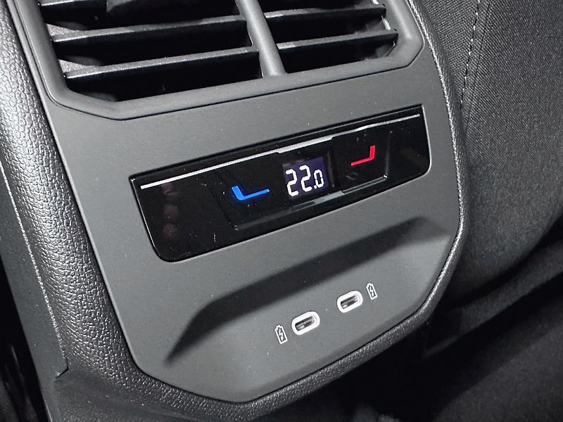 Seat Leon (2026) SP Style 1.5 TSI 115k *TAŽNÉ* - fotka 8 z 18