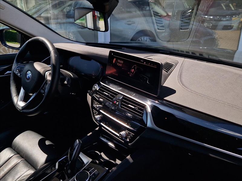BMW Řada 5 3,0 530d TOURING KOMPLETVÝBAVA - fotka 20 z 39
