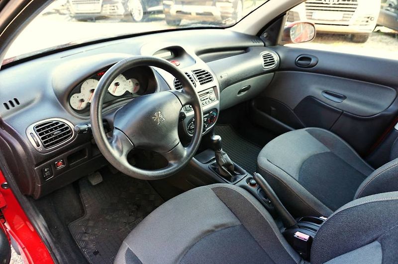 Peugeot 206 (2008) 206 GENERATION 1.4 55 kW - fotka 24 z 30