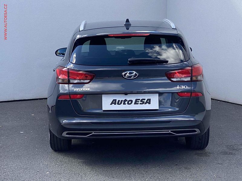 Hyundai i30 (2023) 1.0 T-GDi, 2.maj,ČR, Smart - fotka 5 z 19