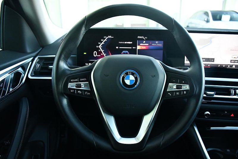 BMW i4 eDrive40 NAV REZERVACE - fotka 22 z 41