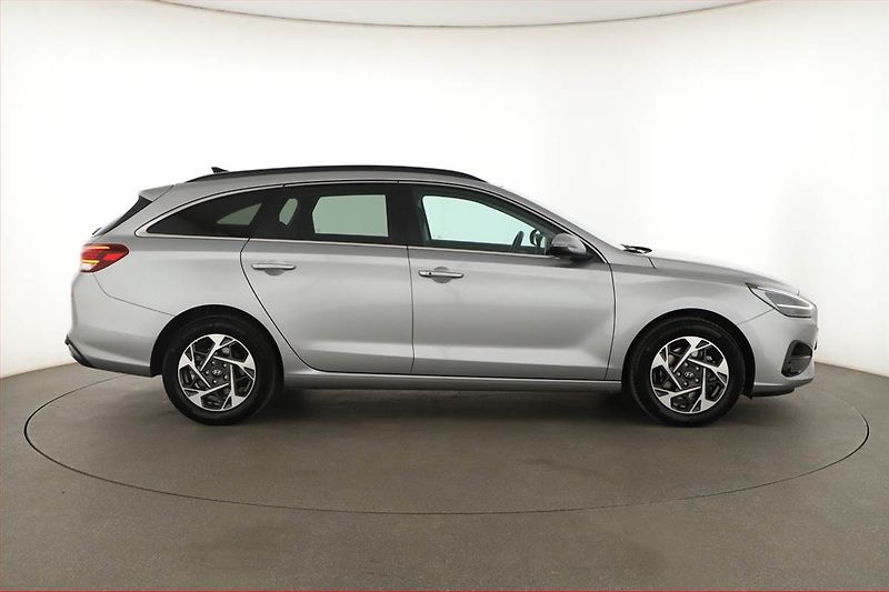 Hyundai i30 (2025) 1.0 T-GDI, Style, FullLed - fotka 6 z 18