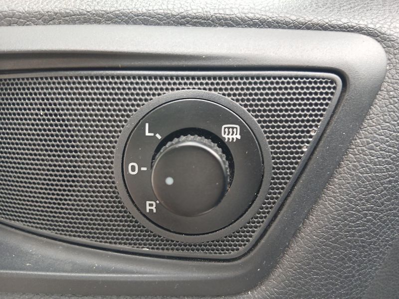 Škoda Octavia 1.6i KLIMA - fotka 9 z 32