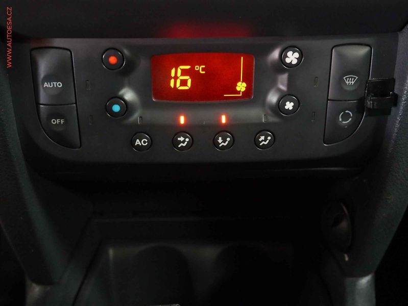 Renault Clio (2004) 1.4 16V, 2.maj,ČR, AT, AC - fotka 14 z 16