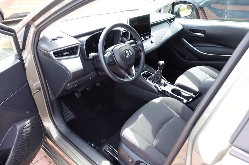 Toyota Corolla 1.5TNGA 125 - 6 MT Comfort + S - fotka 11 z 32