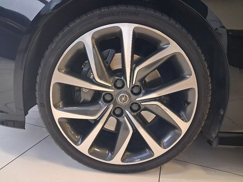 Opel Insignia 2.0T 191 KW GSI 4x4 - fotka 11 z 14