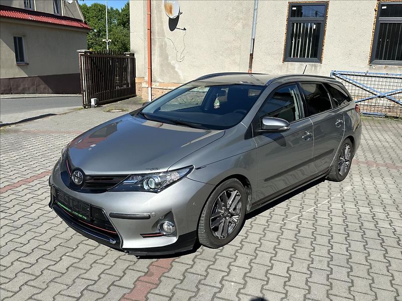 Toyota Auris 1,6 EXCLUSIVE TAŽNÉ - fotka 8 z 26