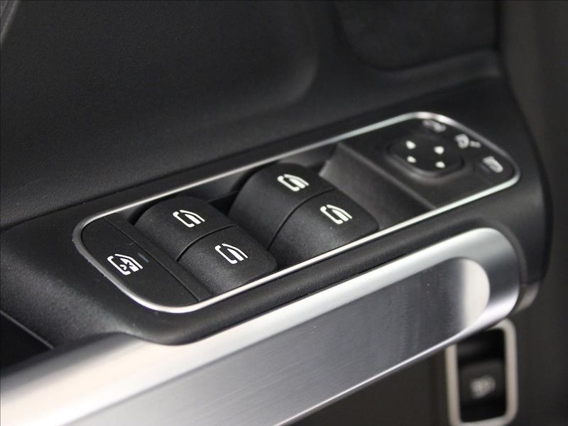 Mercedes-Benz GLB 2,0 250 4Matic AMG Line - fotka 15 z 39