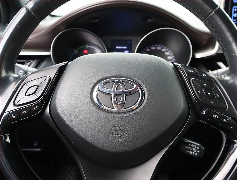 Toyota C-HR (2017) 1.8 Hybrid, Automat - fotka 17 z 19
