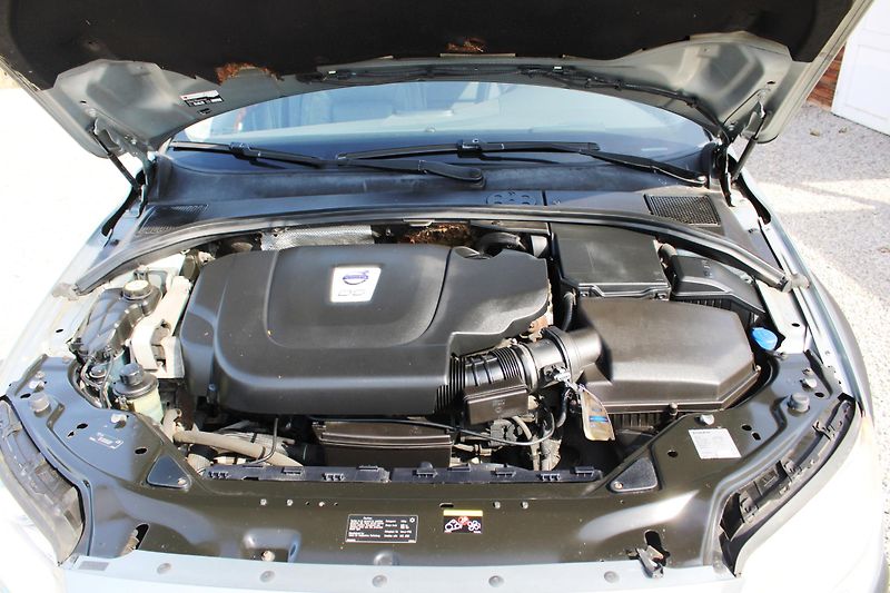 Volvo XC70 (2010) REZERVACE - fotka 16 z 16