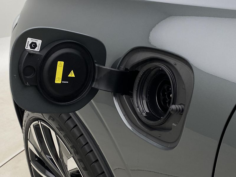 Volvo XC60 T8 AWD RECHARGE ULTRA DARK CZ - fotka 38 z 69