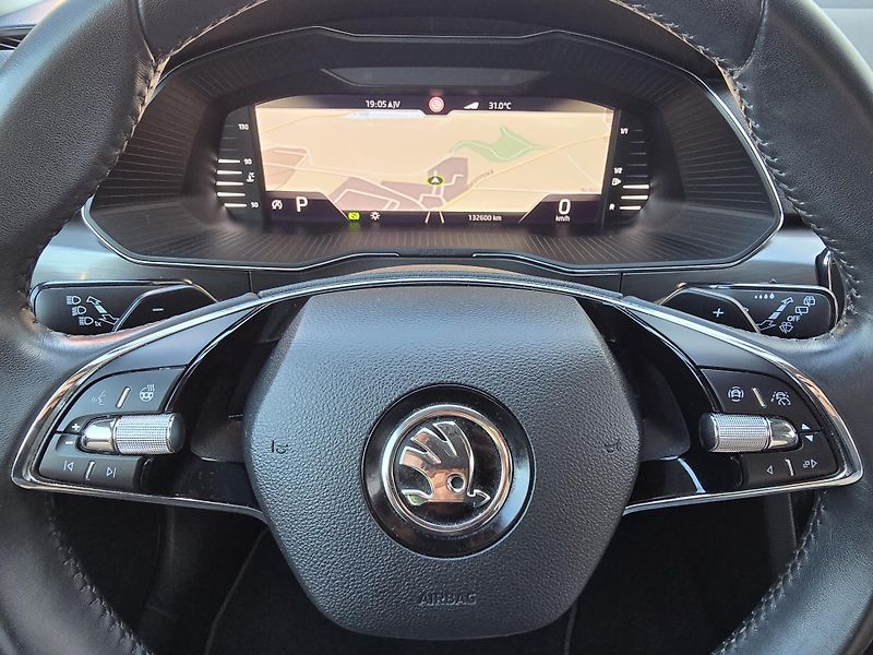 Škoda Superb 2,0 TDI DSG STYLE VIRTUAL NAVI - fotka 19 z 51
