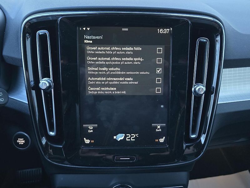 Volvo XC40 120kW T3 AUTOMAT LED KAMER DPH - fotka 33 z 39