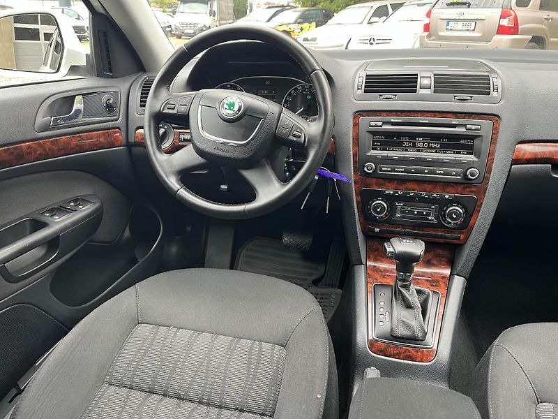 Škoda Octavia (2009) 1,4 TSi 90 Kw DSG ELEGANCE - fotka 11 z 14