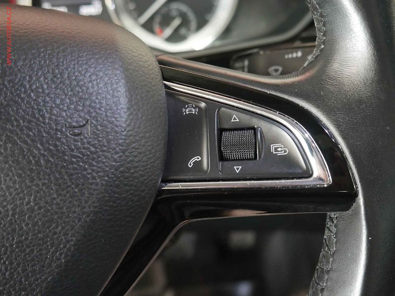 Škoda Superb (2016) 2.0 TDi 4x4, ČR, L&K, DSG - fotka 15 z 25