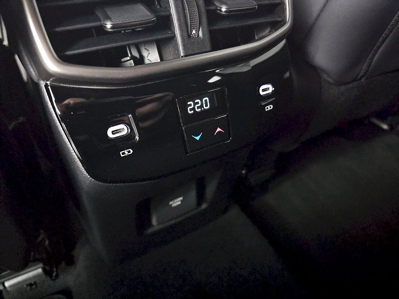 Lexus RX 500h (2024) 2.4 HEV 371k F Sport - fotka 25 z 30