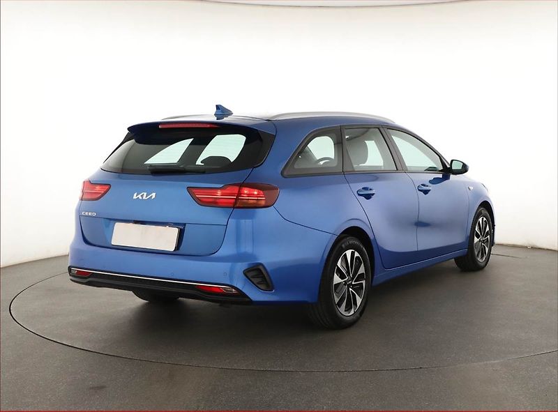 Kia Ceed (2024) 1.5 T-GDI - fotka 5 z 18
