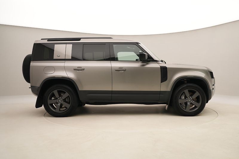 Land Rover Defender 110 D300 SE AWD AUT CZ - fotka 13 z 52