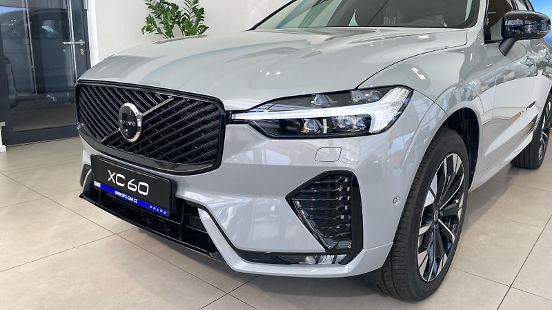 Volvo XC60 (2026) ULTRA DARK, B5 AWD, 184+10 kW - fotografie inzerátu
