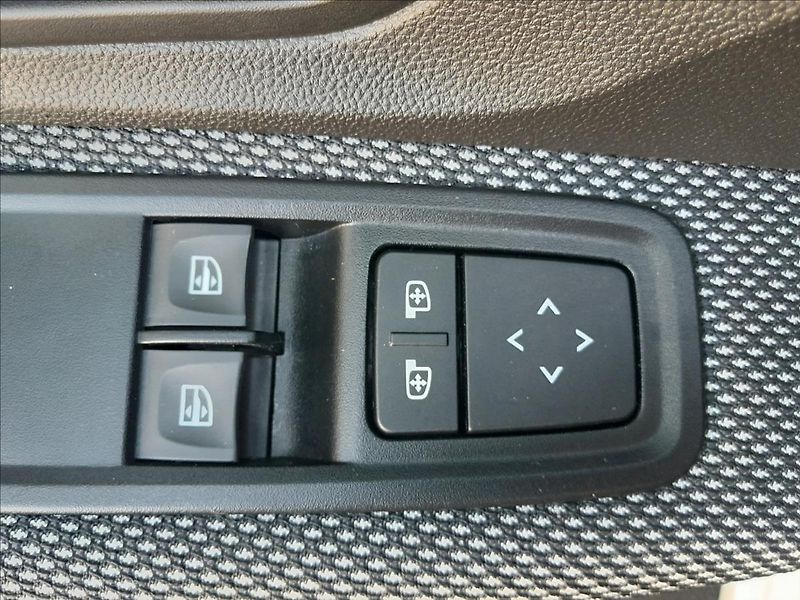 Dacia Sandero 1,0 SCe 49kW - fotka 19 z 48