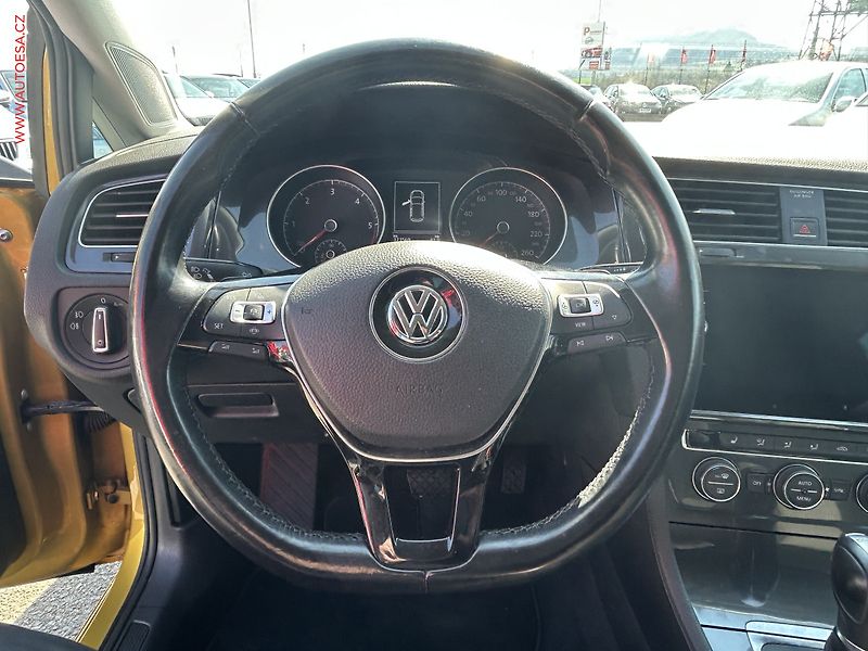 Volkswagen Golf (2017) 2.0TDi, Comfortline, DSG - fotka 16 z 17