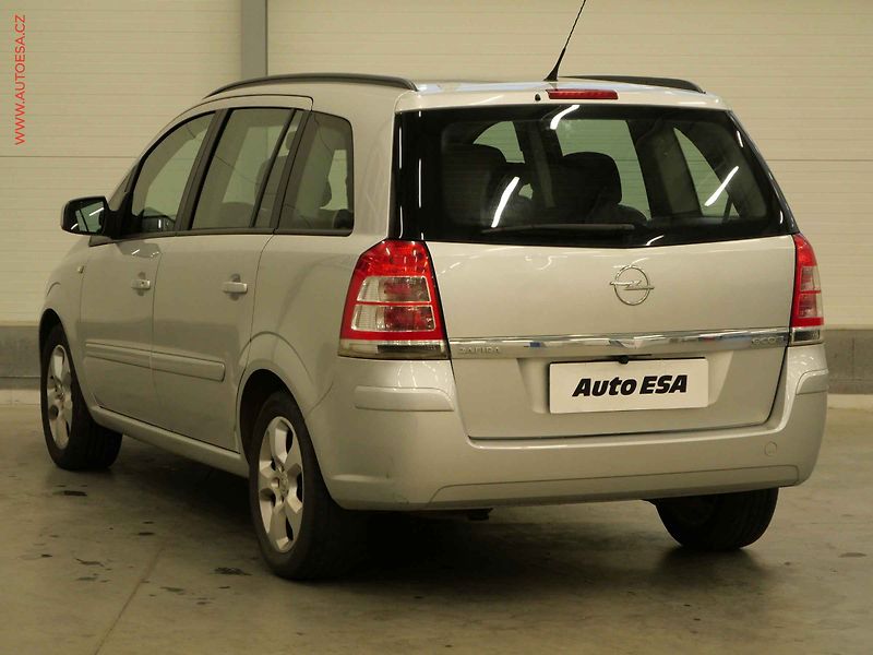 Opel Zafira (2012) 1.6i 7 míst, AC, park.asist - fotka 6 z 21