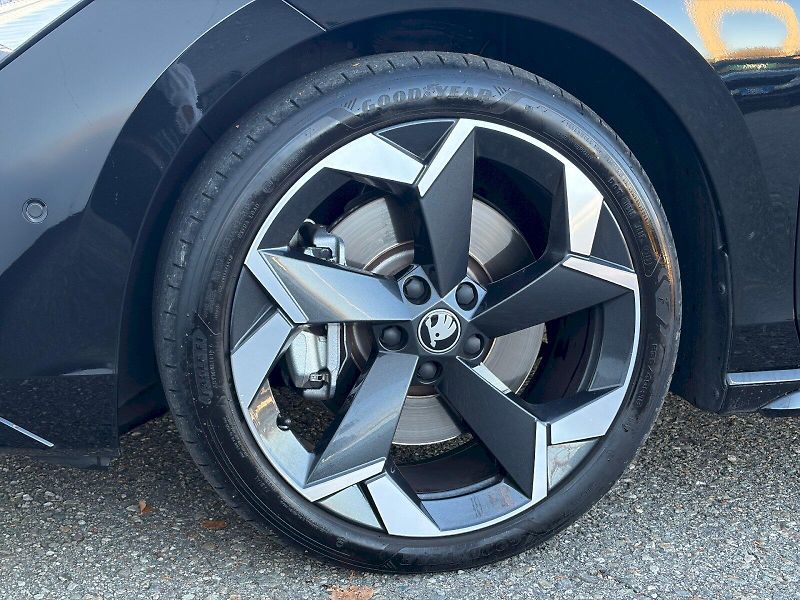 Škoda Superb (2026) DSG 2.0 TDI / 142kW / 4x4 / SP - fotka 35 z 35