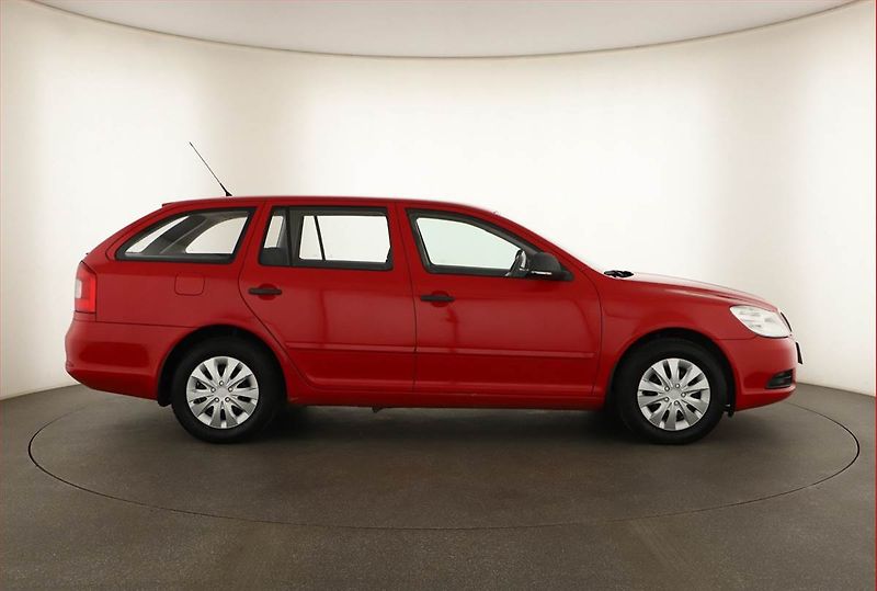 Škoda Octavia (2009) 1.6, nová STK, jezdí výborně - fotka 6 z 10