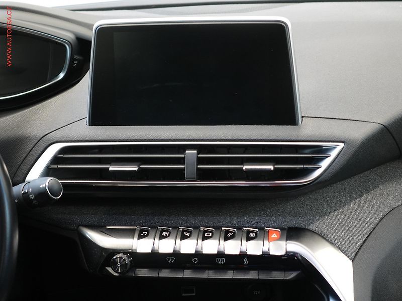 Peugeot 3008 (2019) 1.2PT, Allure, AT, navi - fotka 13 z 22