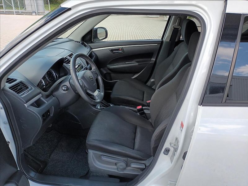 Suzuki Swift 1,2 ČR,1MAJ,SERVISKA,AUTOMAT - fotka 10 z 39