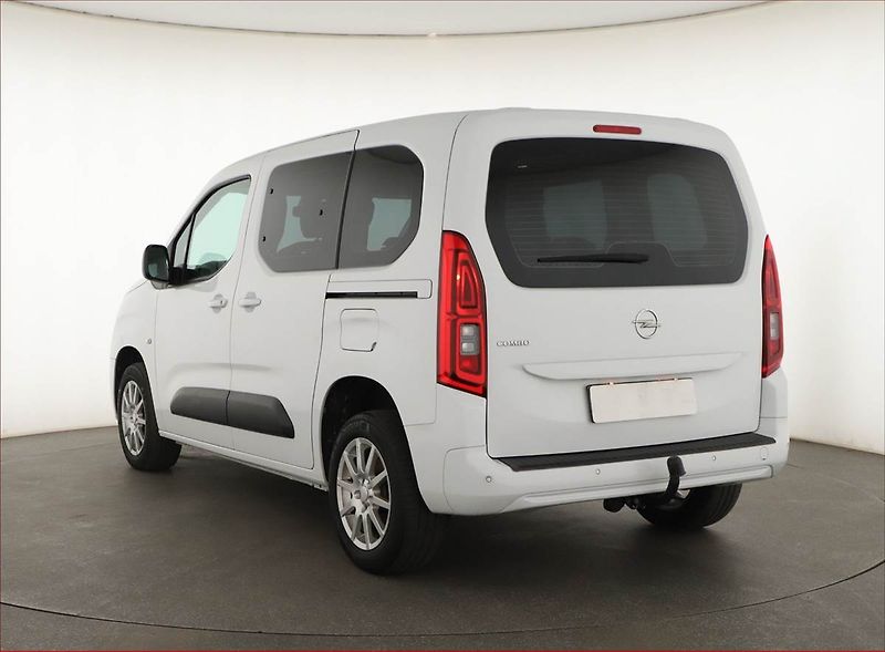 Opel Combo (2023) Edition 1.5 CDTI, 5Míst, ČR - fotka 4 z 20