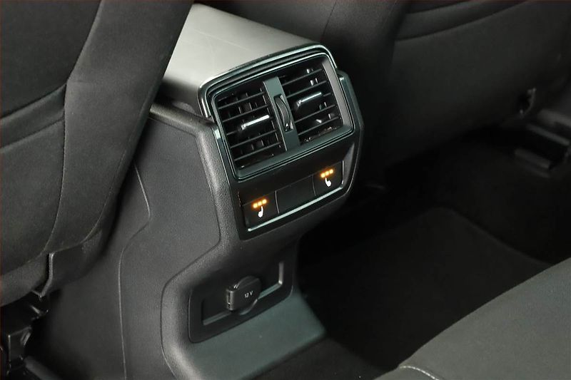 Škoda Karoq (2024) 2.0 TDI, Drive, FullLed - fotka 15 z 16