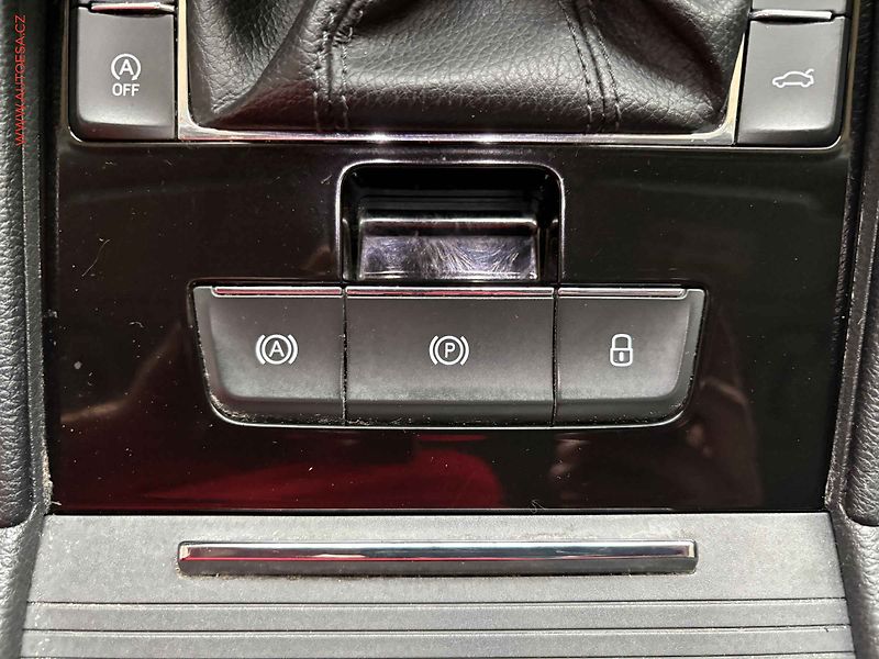 Škoda Superb (2018) 2.0 TDi, Style - fotka 18 z 18