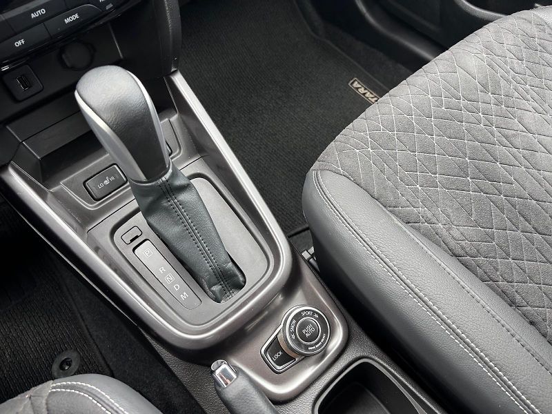 Suzuki Vitara 1,4 BoosterJet Elegance AllGri - fotka 22 z 28