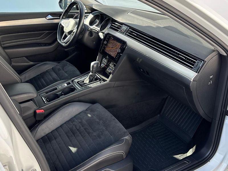 Volkswagen Passat ELEGANCE - fotka 9 z 27