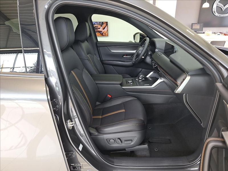 Mazda CX-60 2.5 PHEV 327k AWD AT8 HOMURA P - fotka 6 z 17
