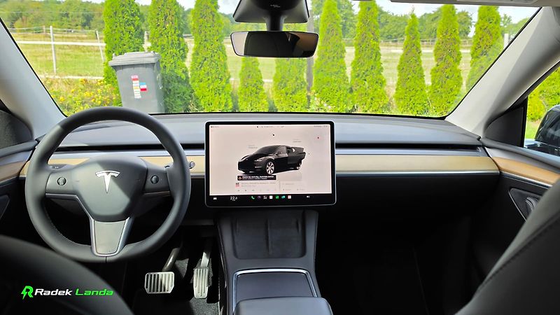 Tesla Model Y (2023) Standard Range | LFP, RWD, AMD - fotka 7 z 11
