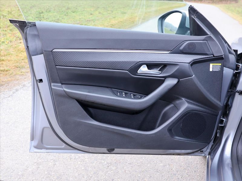 Peugeot 508 1,6 PureTech 133KW GTLINE - fotka 10 z 39