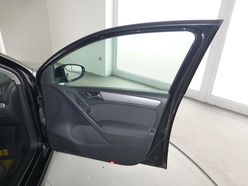 Volkswagen Golf (2009) 1,4I**DIGIKLIMA** - fotka 17 z 23