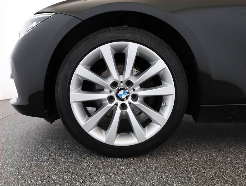 BMW Řada 3 (2017) 318 d, Automat, Serv.kniha - fotka 19 z 19