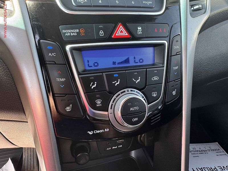 Hyundai i30 (2015) 1.6GDi, 2.maj,ČR, AC, tempo - fotka 12 z 14