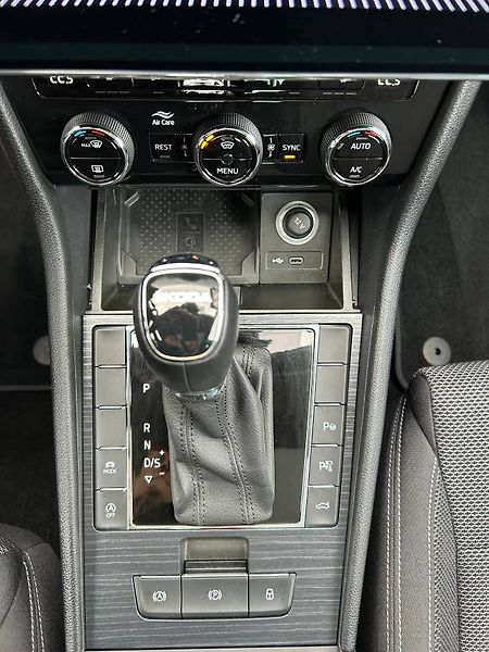 Škoda Superb (2023) 2.0 TDI 110kW Tažné Panorama - fotka 15 z 35