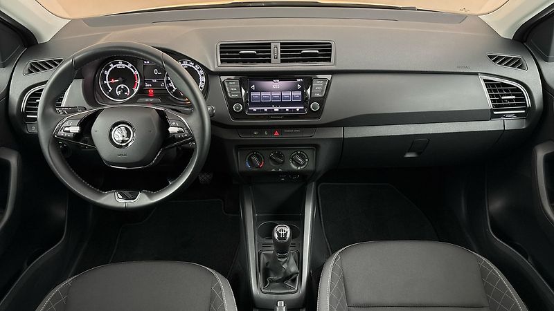 Škoda Fabia 1.0 TSI Ambition Combi - fotka 8 z 23