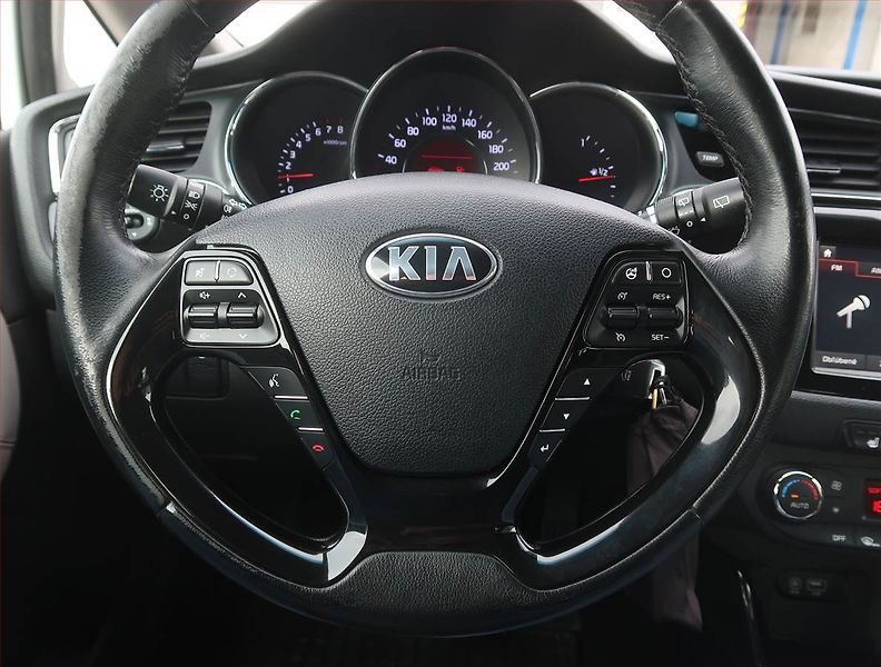 Kia Ceed (2018) Premium 1.6 i, Serv.kniha - fotka 16 z 18