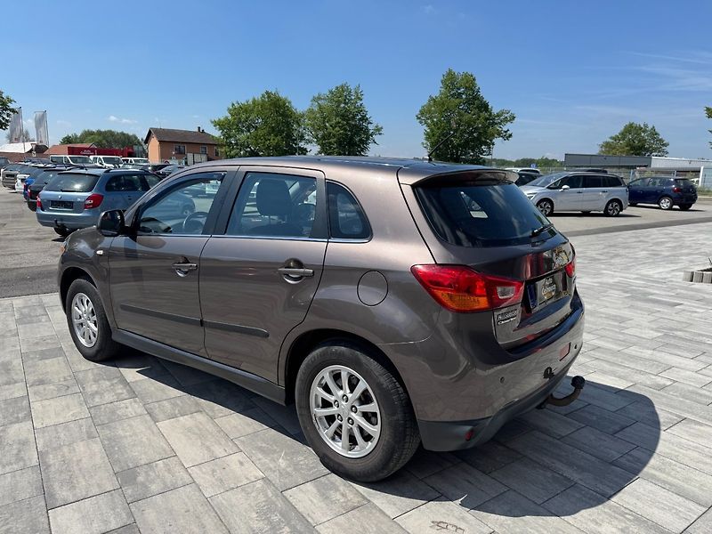 Mitsubishi ASX (2015) 1,6 MIVEC 86 KW - fotka 7 z 31