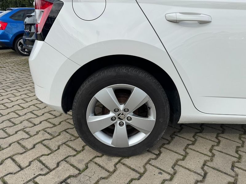 Škoda Fabia (2015) 1,2 TSI 66 KW 2 MAJ. STK - fotka 16 z 44