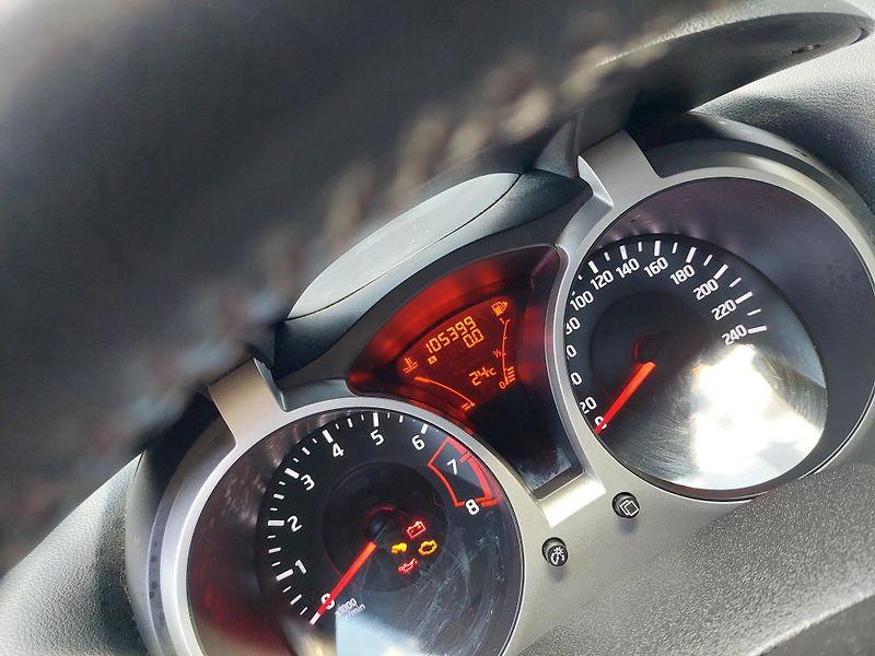 Nissan Juke (2012) TEKNA 1.6 - fotka 11 z 41