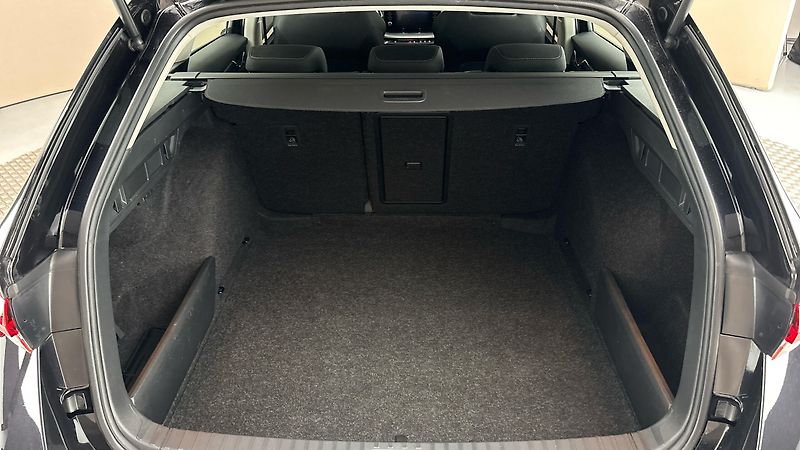 Škoda Octavia 2.0 TDI Ambition Combi - fotka 17 z 23
