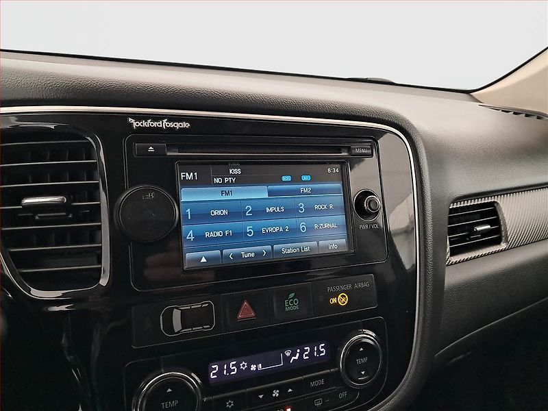 Mitsubishi Outlander (2016) 2.2 DI-D, 4X4, Automat - fotka 12 z 21
